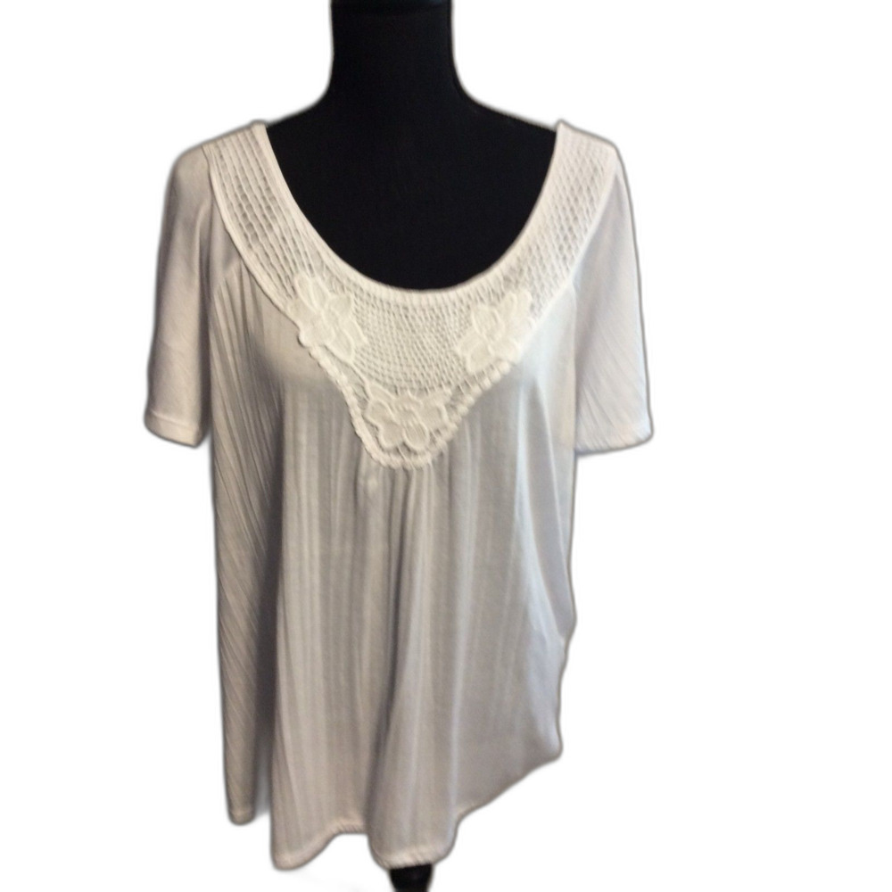 Plus size 1X Carolyn Taylor Short sleeve White Crochet Front Floral Top
